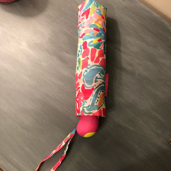 ❌SOLD❌ Lilly Pulitzer Spot Ya Travel Umbrella - Picture 3 of 5